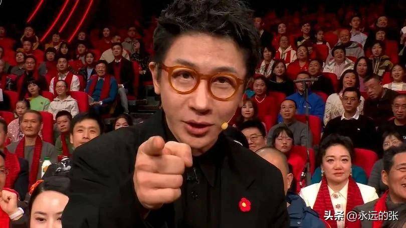演的魔术《画蛇添福》从以下几方面来看待瓦力棋牌游戏对于刘谦在2025年春晚表(图2)